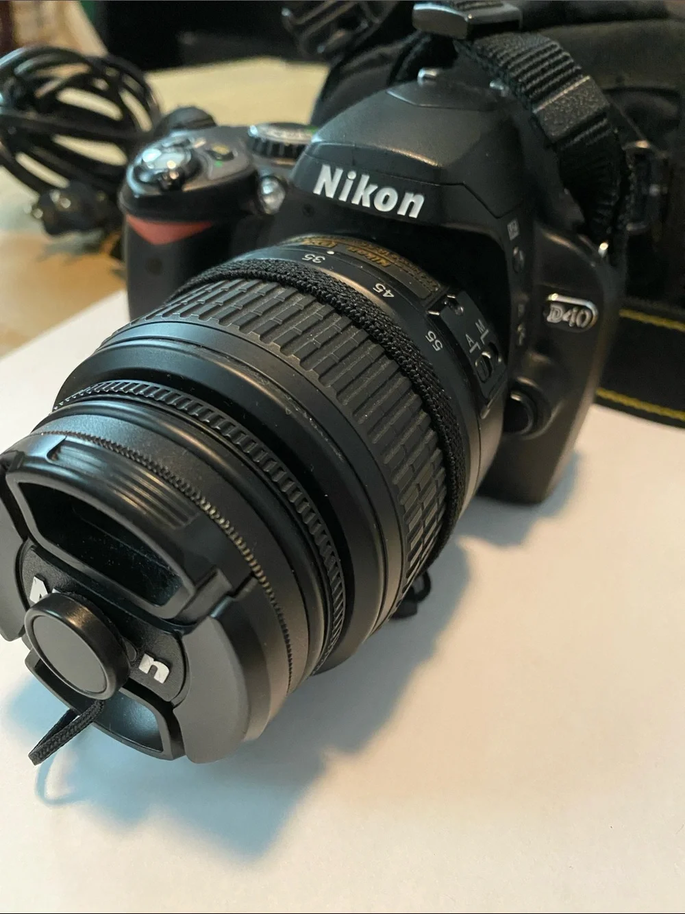 Nikon D40 Compact DSLR in Black with 18-55mm ZoomLens 6 pt 2mm STAR lensfilter